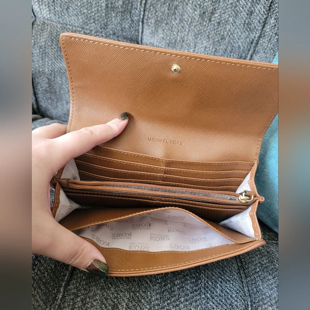 Michael Kors Fulton Leather Wallet - Picture 5 of 13